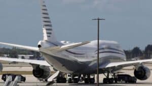 this stunning qatar jet gift to trump is triggering alarming national security concerns across the u.s. intelligence community