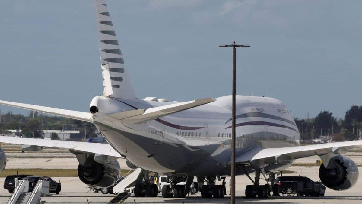 this stunning qatar jet gift to trump is triggering alarming national security concerns across the u.s. intelligence community