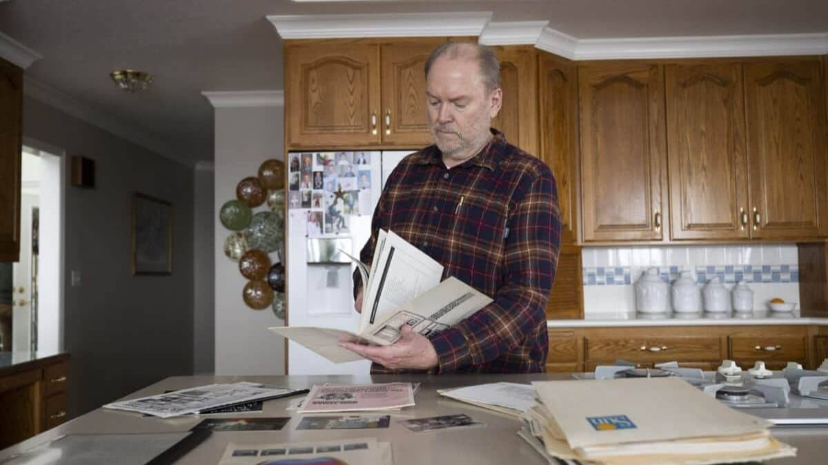 a man bought 7,000 apple computers to sell later, only for apple to seize them and destroy them