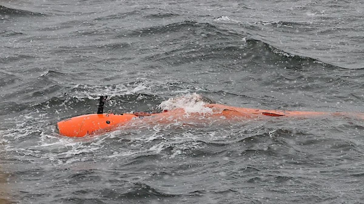 missing without a trace 17 km into an antarctic cavity, the submarine ran revealed the hidden face of the south pole