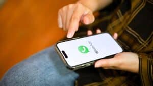 whatsapp trick to know a contact's location without them knowing