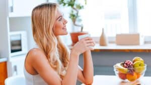 i’m a nutritionist, and this one morning drink helps me stay young and healthy