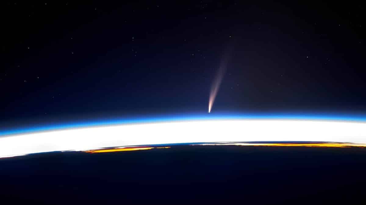 the c2024 g3 (atlas) comet will be visible to the naked eye from earth a first in 160,000 years
